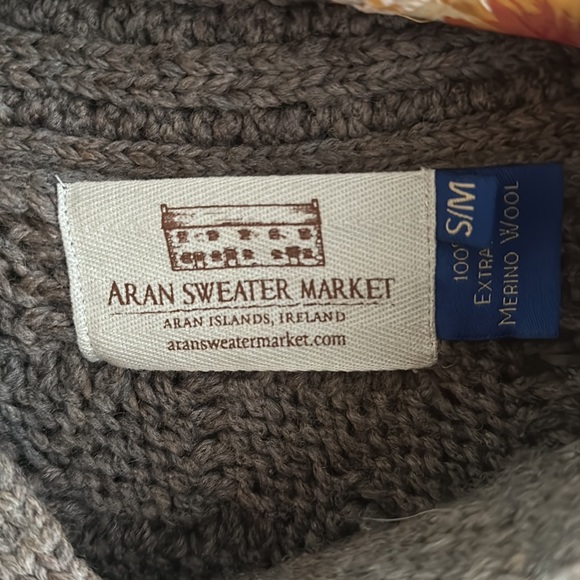 Aran merino wool poncho - Picture 2 of 5